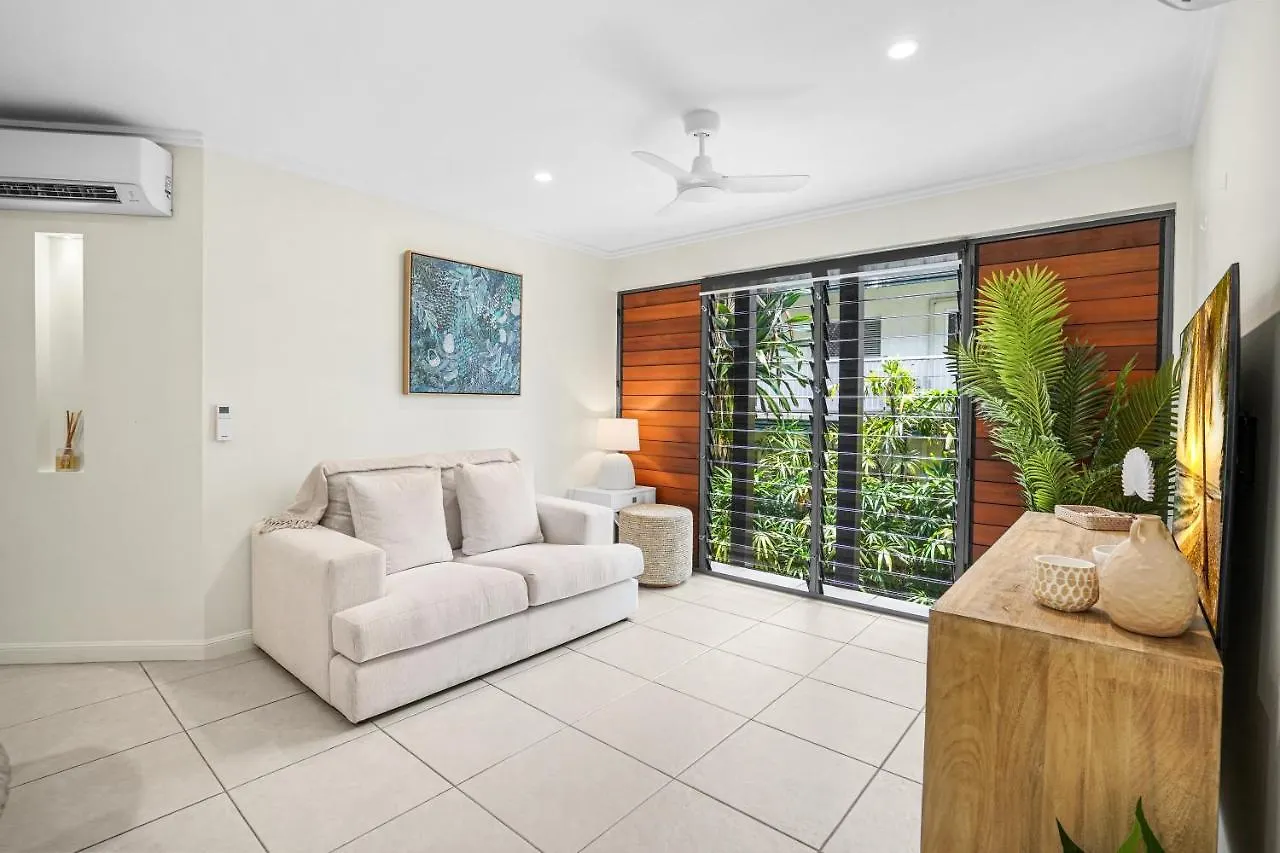 **** Aparthotel Sea Point On Trinity Beach Australia