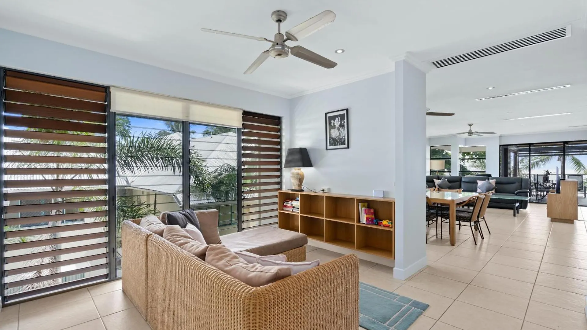 **** Aparthotel Sea Point On Trinity Beach Australia